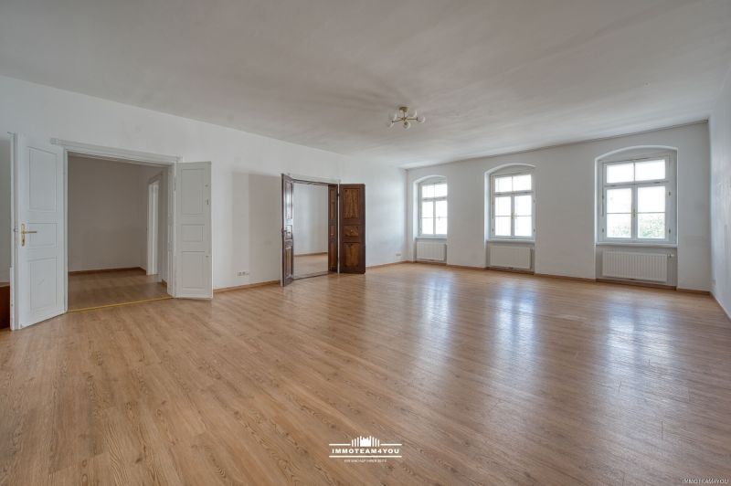 Wohnen im Zentrum mit Altbau-Charme. Raus aus der Masse. Auch als B�ro nutzbar.
Beeindruckenden Raumh�hen. Au�ergew�hnliche Eleganz /  / 4840&nbsp;V�cklabruck / Bild 3