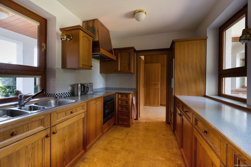 Exklusivit�t und Privatsph�re pur auf 2.610 m2 Grundfl�che! Von der Terrasse in den Schwimmteich. /  / 4840&nbsp;V�cklabruck / Bild 4