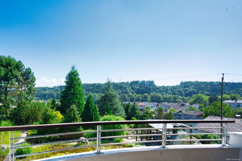 Exklusivit�t und Privatsph�re pur auf 2.610 m2 Grundfl�che! Von der Terrasse in den Schwimmteich. /  / 4840&nbsp;V�cklabruck / Bild 8