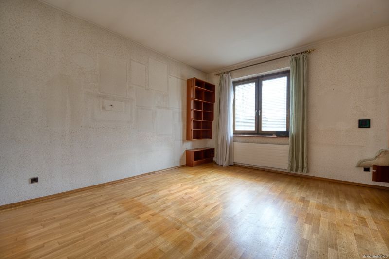 Sie brauchen viel Platz? Wir haben die L�sung. Sanierungsbed�rftiges Architektenhaus in bester Lage. /  / 4840&nbsp;V�cklabruck / Bild 9
