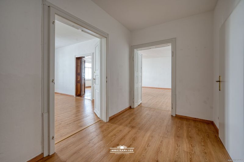 Urbanes Wohnen - alles in der N�he. Sch�ner Altbau mit Blick auf denkmalgesch�tzten Stadtplatz. Lift, Fernw�rme, Internet. Auch als B�ro nutzbar. /  / 4840&nbsp;V�cklabruck / Bild 9