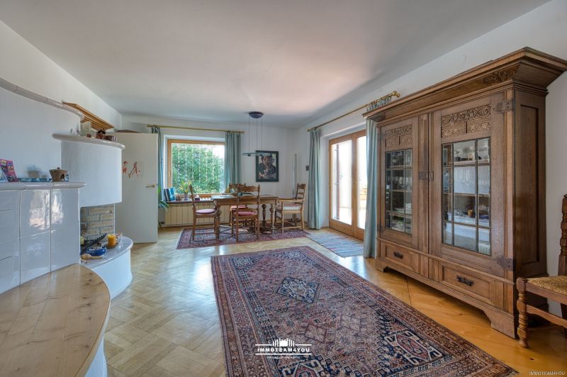 Der Traum k�nnte wahr werden-gro�z�gige Liegenschaft mit herrlichem Blick auf den Attersee und Schloss Kammer! /  / 4863&nbsp;Seewalchen / Bild 2