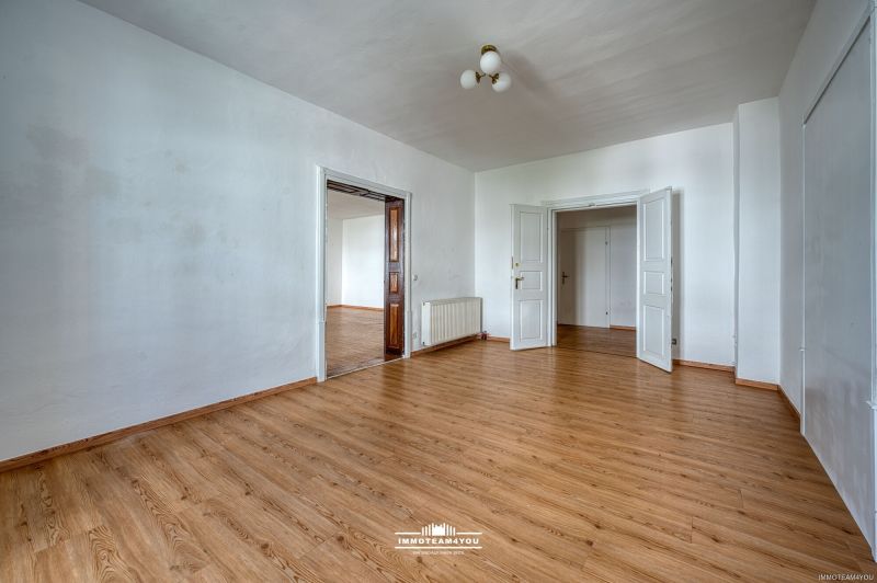 Wohnen im Zentrum mit Altbau-Charme. Raus aus der Masse. Auch als B�ro nutzbar.
Beeindruckenden Raumh�hen. Au�ergew�hnliche Eleganz /  / 4840&nbsp;V�cklabruck / Bild 7