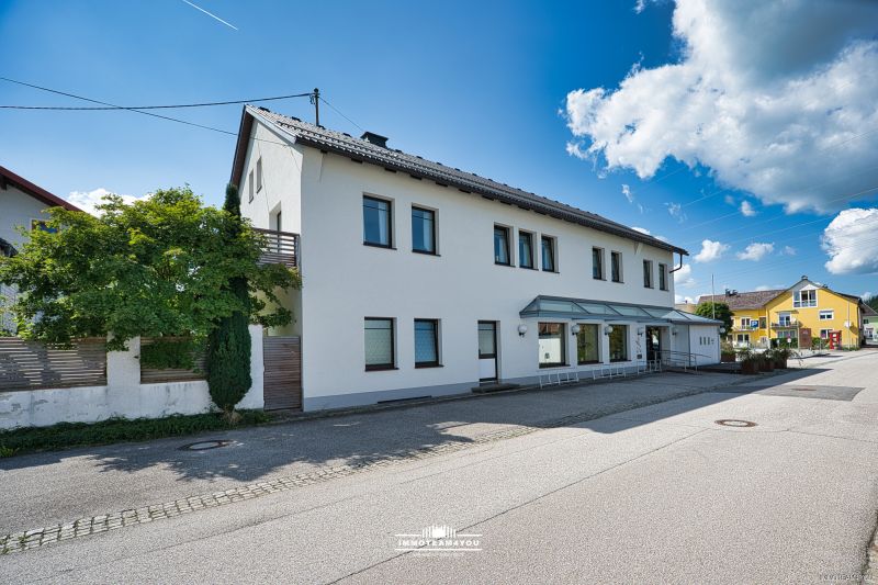 Wohn- und Geschftshaus mit Potenzial - Ideal fr Investoren, Unternehmer und Bautrger - Nutzflche 1169 m2 /  / 4850 Timelkam / Bild 1