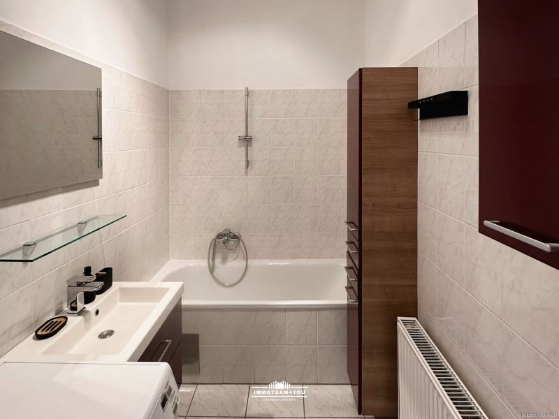 Welcome to your new Home: Du suchst die perfekte Base in Wien? Gefunden! Dieses Schmuckst�ck kombiniert echten Wiener Altbau-Charme mit einer Lage, die einfach unschlagbar ist. /  / 1150&nbsp;Wien / Bild 0