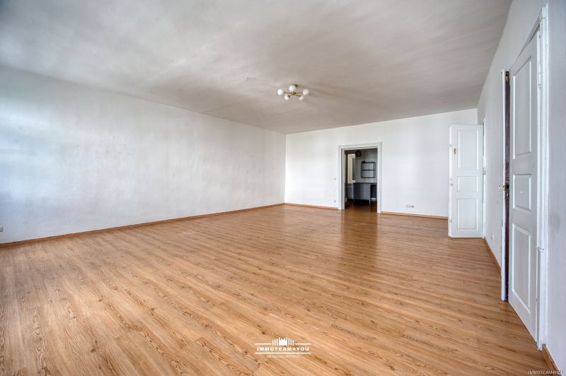 Wohnen im Zentrum mit Altbau-Charme. Raus aus der Masse. Auch als B�ro nutzbar.
Beeindruckenden Raumh�hen. Au�ergew�hnliche Eleganz /  / 4840&nbsp;V�cklabruck / Bild 5