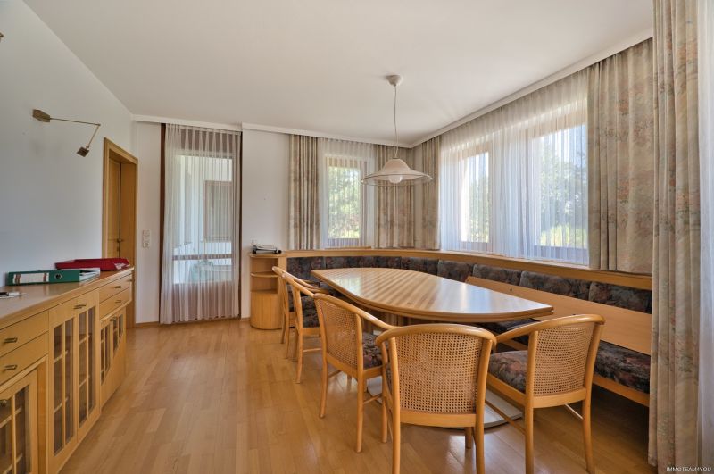 Exklusivit�t und Privatsph�re pur auf 2.610 m2 Grundfl�che! Von der Terrasse in den Schwimmteich. /  / 4840&nbsp;V�cklabruck / Bild 5