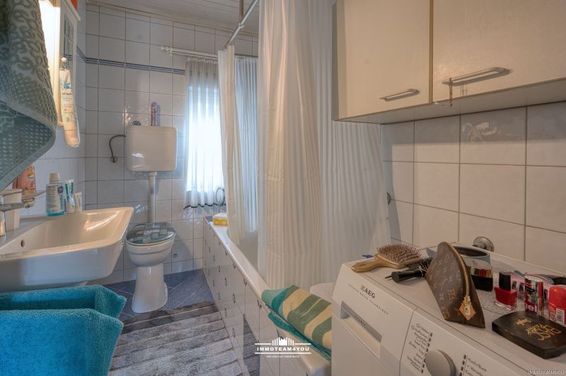 ZENTRAL WOHNEN & FREI GESTALTEN: Sanierungsbedürftiges Einfamilienhaus mit bezugsfertiger Einliegerwohnung. / / 4840 Vöcklabruck / Bild 2