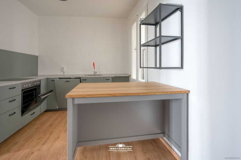 Urbanes Wohnen - alles in der N�he. Sch�ner Altbau mit Blick auf denkmalgesch�tzten Stadtplatz. Lift, Fernw�rme, Internet. Auch als B�ro nutzbar. /  / 4840&nbsp;V�cklabruck / Bild 0
