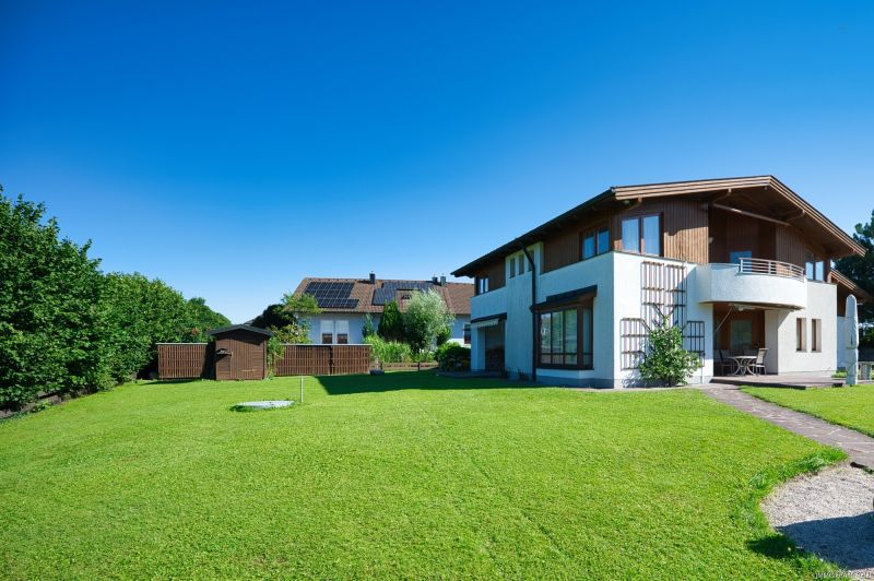 Exklusivit�t und Privatsph�re pur auf 2.610 m2 Grundfl�che! Von der Terrasse in den Schwimmteich. /  / 4840&nbsp;V�cklabruck / Bild 3