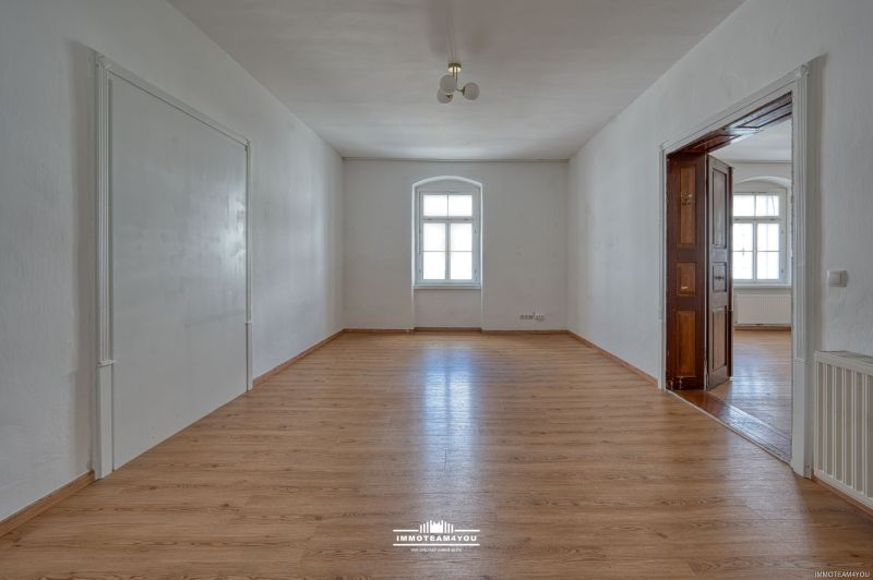 Urbanes Wohnen - alles in der N�he. Sch�ner Altbau mit Blick auf denkmalgesch�tzten Stadtplatz. Lift, Fernw�rme, Internet. Auch als B�ro nutzbar. /  / 4840&nbsp;V�cklabruck / Bild 8