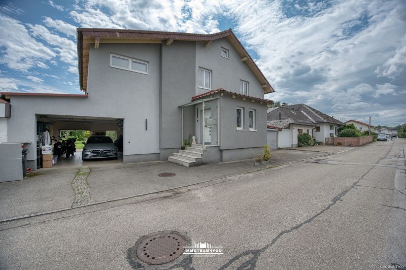 Viel Platz in beliebter Wohngegend, der Attersee nicht weit und riesiger Traumgarten! /  / 4863 Seewalchen / Bild 6