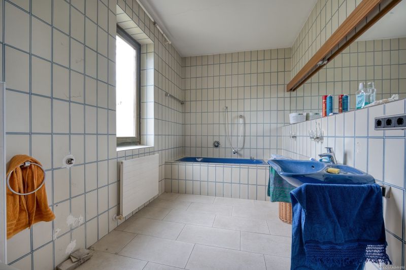 Sie brauchen viel Platz? Wir haben die L�sung. Sanierungsbed�rftiges Architektenhaus in bester Lage. /  / 4840&nbsp;V�cklabruck / Bild 11