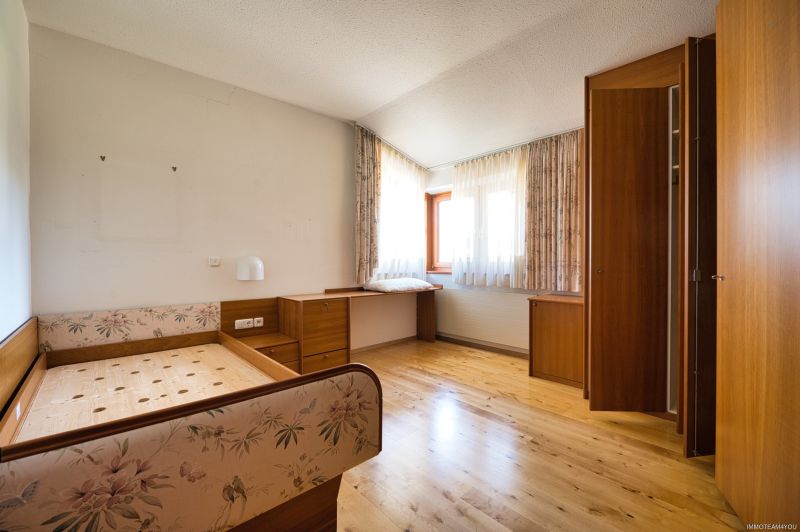 Exklusivit�t und Privatsph�re pur auf 2.610 m2 Grundfl�che! Von der Terrasse in den Schwimmteich. /  / 4840&nbsp;V�cklabruck / Bild 11