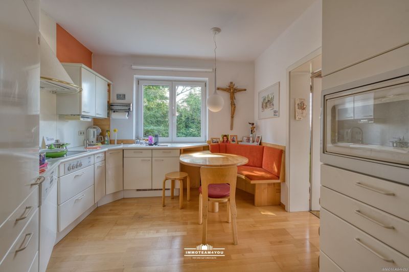 Der Traum k�nnte wahr werden-gro�z�gige Liegenschaft mit herrlichem Blick auf den Attersee und Schloss Kammer! /  / 4863&nbsp;Seewalchen / Bild 8