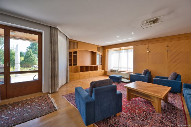 Exklusivit�t und Privatsph�re pur auf 2.610 m2 Grundfl�che! Von der Terrasse in den Schwimmteich. /  / 4840&nbsp;V�cklabruck / Bild 2