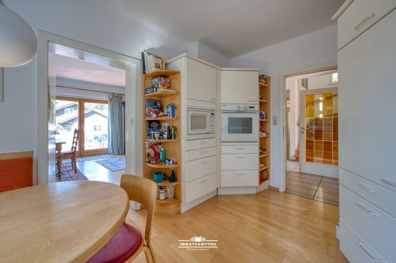 Der Traum k�nnte wahr werden-gro�z�gige Liegenschaft mit herrlichem Blick auf den Attersee und Schloss Kammer! /  / 4863&nbsp;Seewalchen / Bild 9