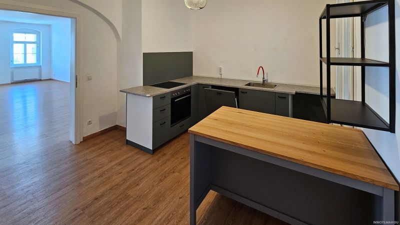 Urbanes Wohnen - alles in der N�he. Sch�ner Altbau mit Blick auf denkmalgesch�tzten Stadtplatz. Lift, Fernw�rme, Internet. Auch als B�ro nutzbar. /  / 4840&nbsp;V�cklabruck / Bild 3