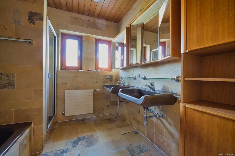 Exklusivit�t und Privatsph�re pur auf 2.610 m2 Grundfl�che! Von der Terrasse in den Schwimmteich. /  / 4840&nbsp;V�cklabruck / Bild 14