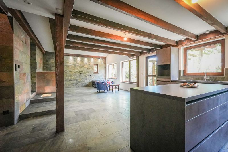 Exklusives Einfamilienhaus mit Pool, Garage, Gartenparadies & hochwertiger Ausstattung nahe Wien /  / 2230 Gnserndorf / Bild 4