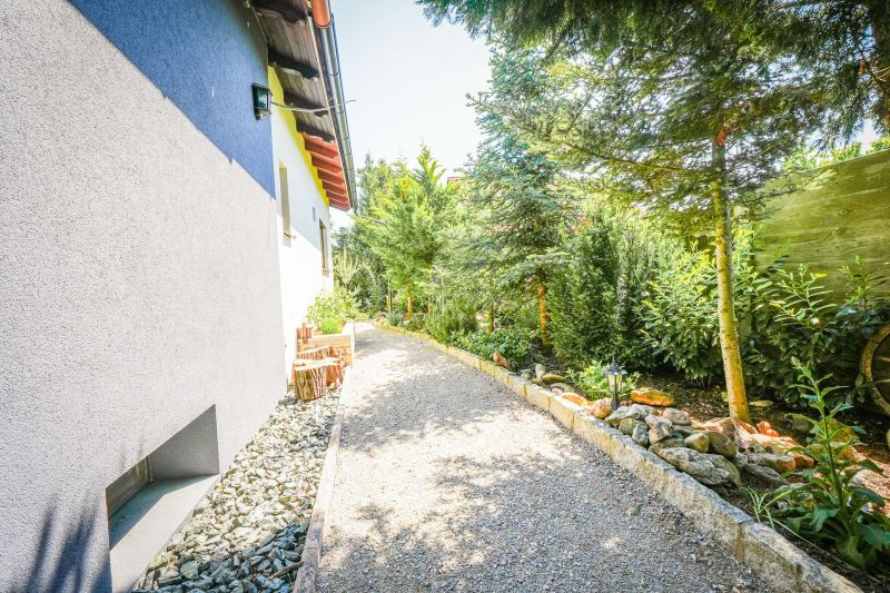 Exklusives Einfamilienhaus mit Pool, Garage, Gartenparadies & hochwertiger Ausstattung nahe Wien /  / 2230 Gnserndorf / Bild 5