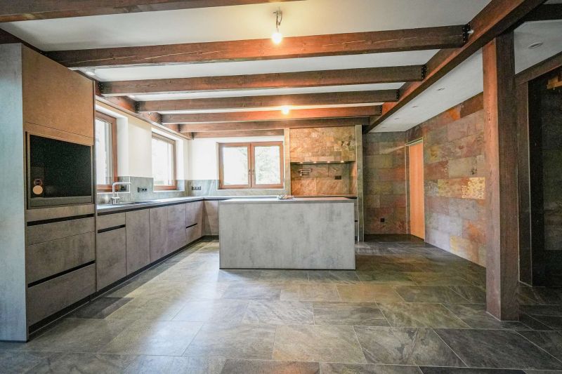 Exklusives Einfamilienhaus mit Pool, Garage, Gartenparadies & hochwertiger Ausstattung nahe Wien /  / 2230 Gnserndorf / Bild 0