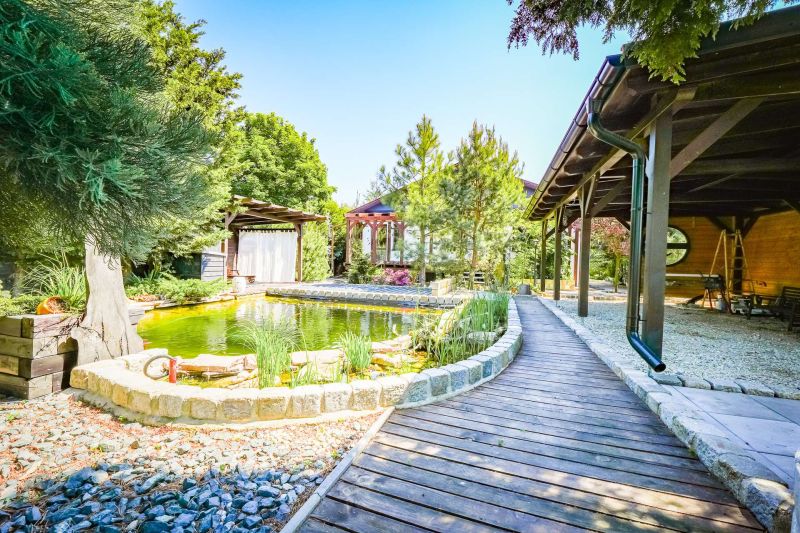 Exklusives Einfamilienhaus mit Pool, Garage, Gartenparadies & hochwertiger Ausstattung nahe Wien /  / 2230 Gnserndorf / Bild 10