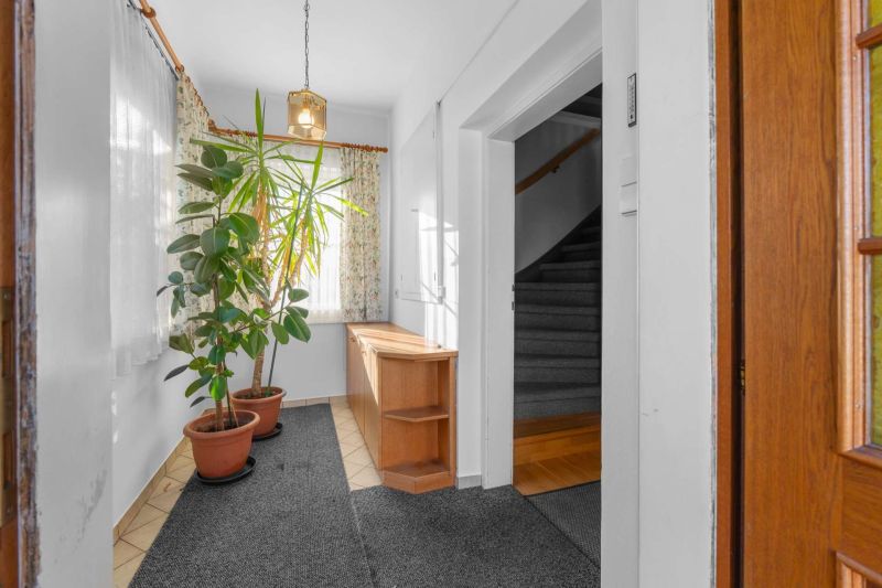 Gro�z�giges Einfamilienhaus mit durchdachtem Grundriss, Keller und zwei Garagen in 2100 Korneuburg /  / 2100&nbsp;Korneuburg / Bild 5