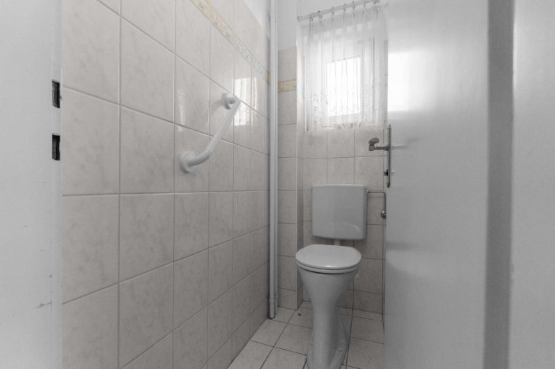 Gro�z�giges Einfamilienhaus mit durchdachtem Grundriss, Keller und zwei Garagen in 2100 Korneuburg /  / 2100&nbsp;Korneuburg / Bild 3