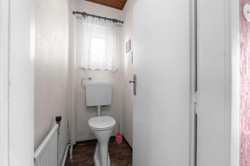 Gro�z�giges Einfamilienhaus mit durchdachtem Grundriss, Keller und zwei Garagen in 2100 Korneuburg /  / 2100&nbsp;Korneuburg / Bild 10