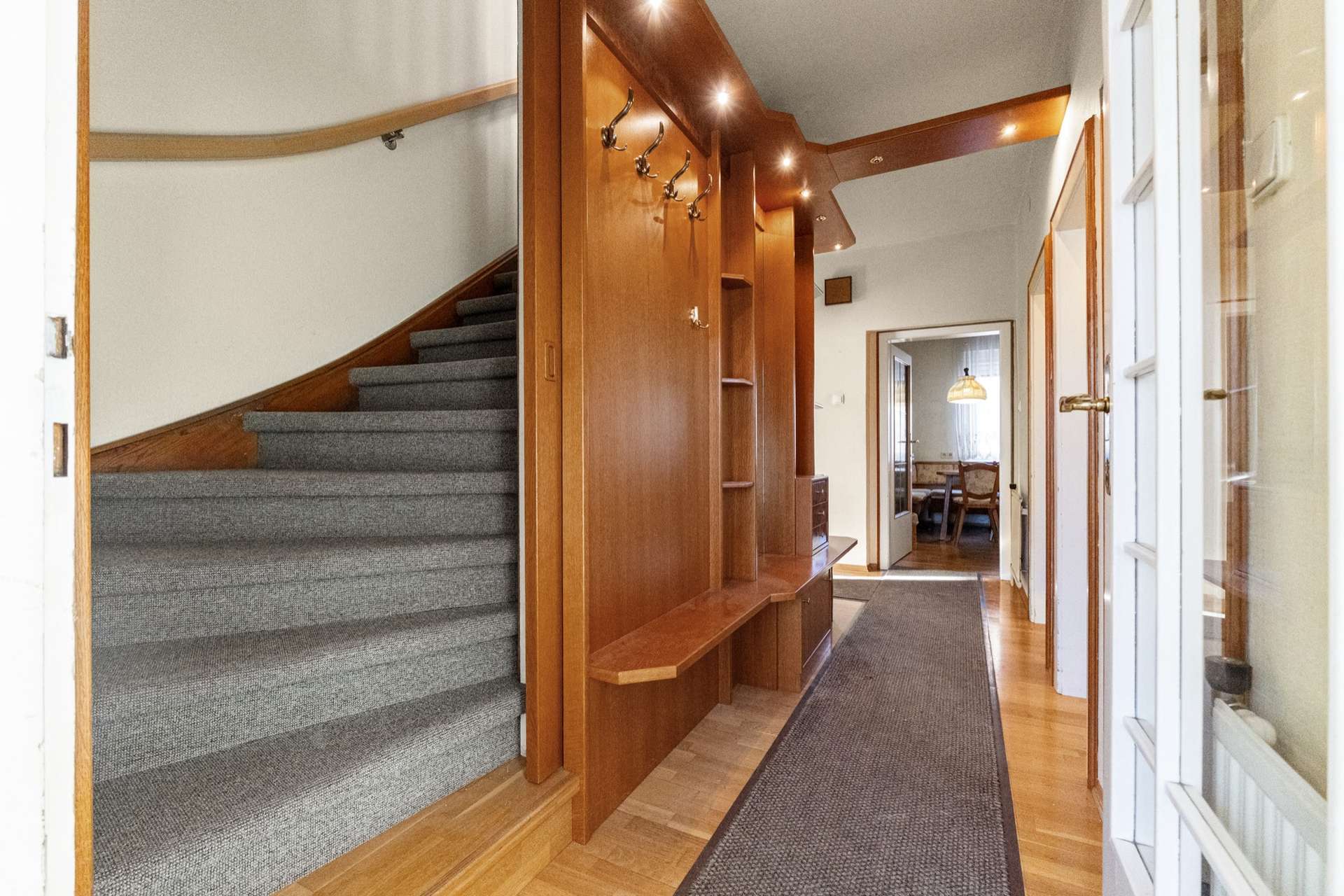 Gro�z�giges Einfamilienhaus mit durchdachtem Grundriss, Keller und zwei Garagen in 2100 Korneuburg /  / 2100&nbsp;Korneuburg / Bild 6