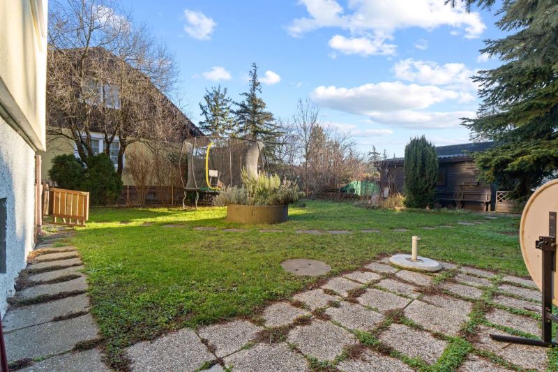 Gro�z�giges Einfamilienhaus mit durchdachtem Grundriss, Keller und zwei Garagen in 2100 Korneuburg /  / 2100&nbsp;Korneuburg / Bild 2