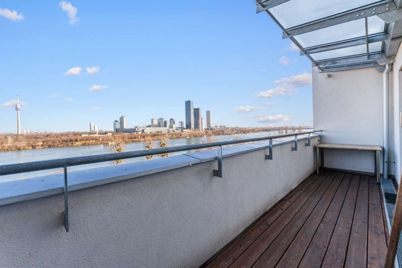 Hochwertige Dachgeschosswohnung mit Donaublick, großer Wohnküche, Klimaanlagen & 4 Zimmern / / 1020 Wien / Bild 9