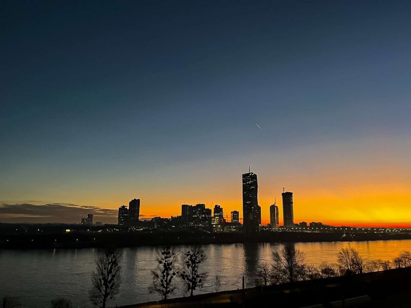 Hochwertige Dachgeschosswohnung mit Donaublick, großer Wohnküche, Klimaanlagen & 4 Zimmern / / 1020 Wien / Bild 18