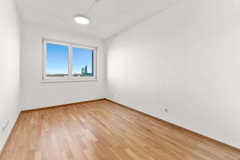 Hochwertige Dachgeschosswohnung mit Donaublick, großer Wohnküche, Klimaanlagen & 4 Zimmern / / 1020 Wien / Bild 2