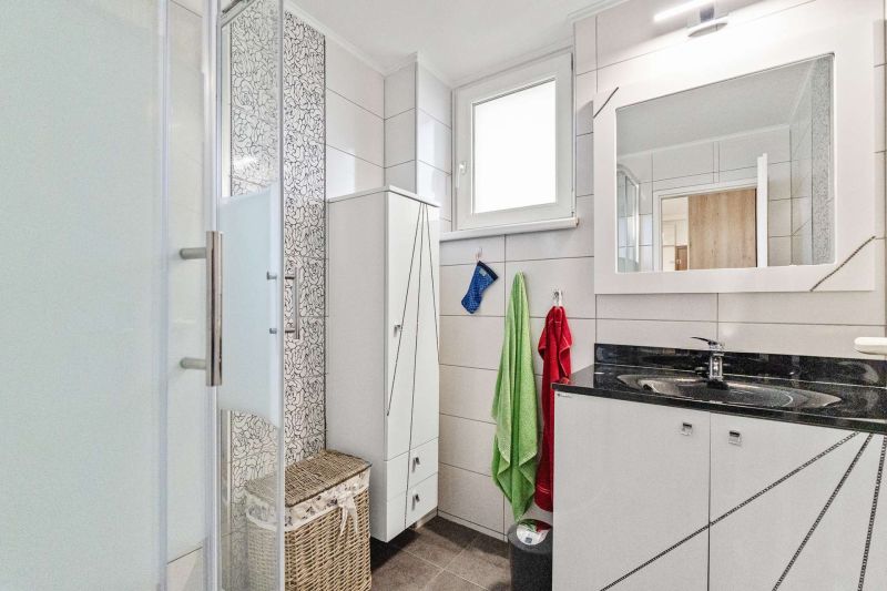 ++ Einziehen und wohlfühlen ++ Sanierte und vollmöblierte 3-Zimmer-Wohnung mit Loggia nahe U6 / / 1230 Wien / Bild 0