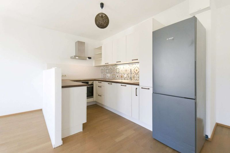 Helle 3-Zimmer-Wohnung mit Südbalkon, Klimaanlage, Tiefgarage & ruhiger Innenhoflage nahe der Donau / / 1020 Wien / Bild 0