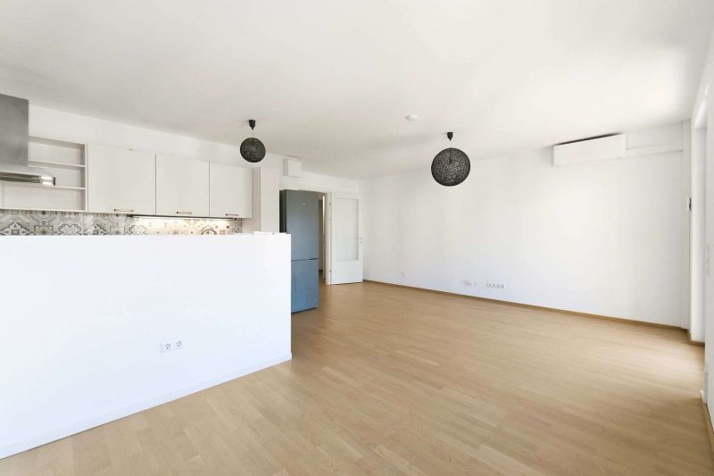 Helle 3-Zimmer-Wohnung mit Südbalkon, Klimaanlage, Tiefgarage & ruhiger Innenhoflage nahe der Donau / / 1020 Wien / Bild 1