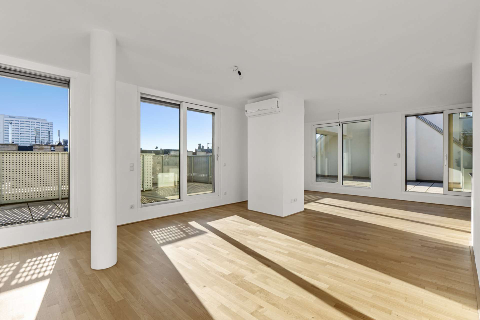 ++ Exklusives ++ Maisonette-Penthouse in Ruhelage - private Dachterrasse, Pool & Weitblick