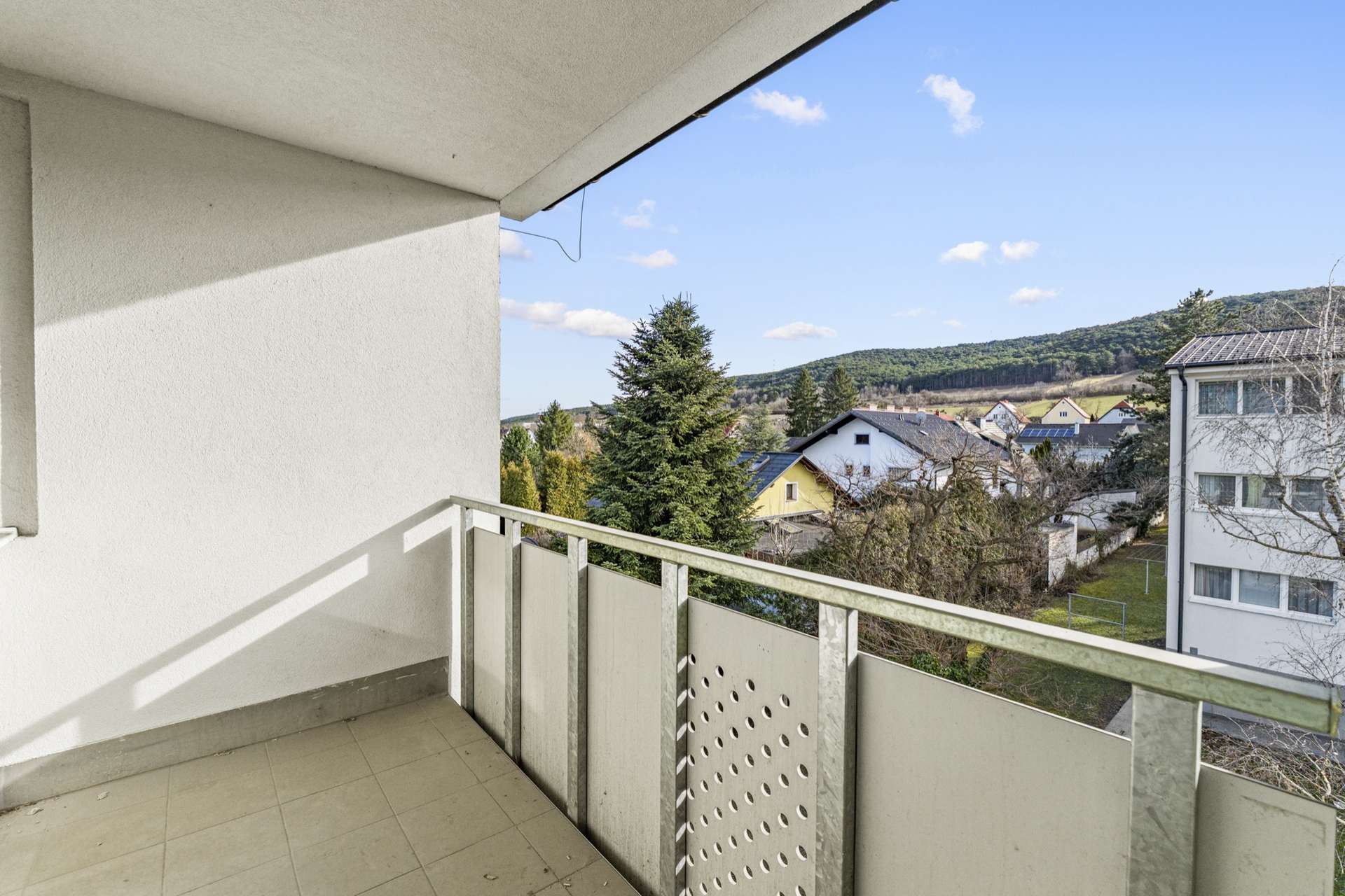 Helle 3-Zimmer-Dachgeschosswohnung mit Loggia in Ruhelage /  / 2753&nbsp;Markt Piesting / Bild 1