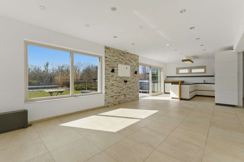 Exklusives Wohnen direkt am Golfplatz - Gehobenes Einfamilienhaus - Keller, Pool, Teich & PV-Anlage /  / 1220&nbsp;Wien / Bild 2