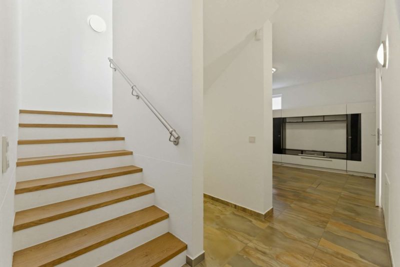 Exklusives Wohnen direkt am Golfplatz - Gehobenes Einfamilienhaus - Keller, Pool, Teich & PV-Anlage /  / 1220&nbsp;Wien / Bild 16