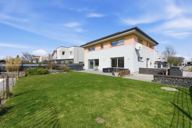 Exklusives Wohnen direkt am Golfplatz - Gehobenes Einfamilienhaus - Keller, Pool, Teich & PV-Anlage /  / 1220&nbsp;Wien / Bild 8