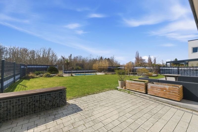 Exklusives Wohnen direkt am Golfplatz - Gehobenes Einfamilienhaus - Keller, Pool, Teich & PV-Anlage /  / 1220&nbsp;Wien / Bild 5