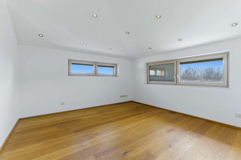 Exklusives Wohnen direkt am Golfplatz - Gehobenes Einfamilienhaus - Keller, Pool, Teich & PV-Anlage /  / 1220&nbsp;Wien / Bild 7