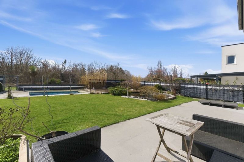 Exklusives Wohnen direkt am Golfplatz - Gehobenes Einfamilienhaus - Keller, Pool, Teich & PV-Anlage /  / 1220&nbsp;Wien / Bild 4