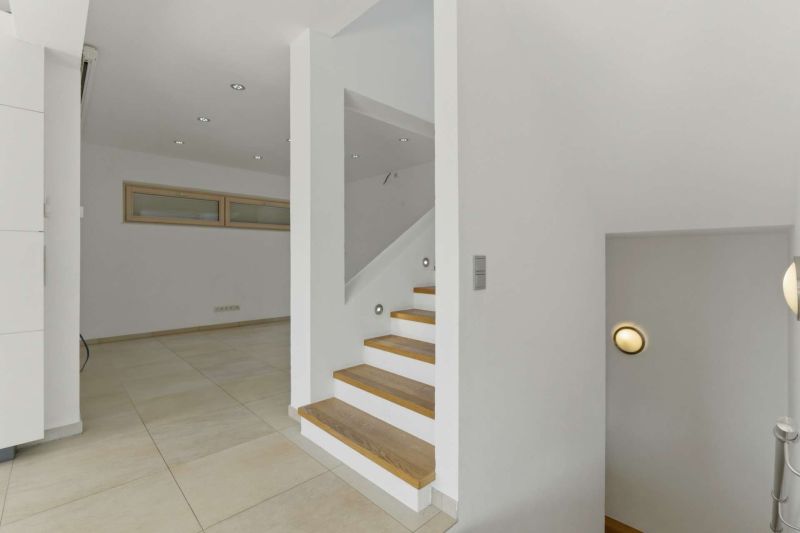 Exklusives Wohnen direkt am Golfplatz - Gehobenes Einfamilienhaus - Keller, Pool, Teich & PV-Anlage /  / 1220&nbsp;Wien / Bild 12