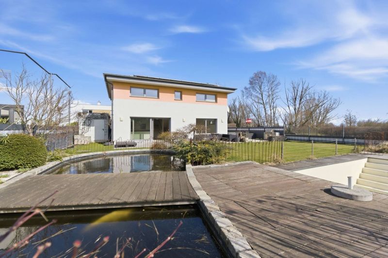 Exklusives Wohnen direkt am Golfplatz - Gehobenes Einfamilienhaus - Keller, Pool, Teich & PV-Anlage /  / 1220&nbsp;Wien / Bild 0