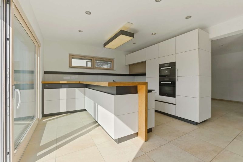 Exklusives Wohnen direkt am Golfplatz - Gehobenes Einfamilienhaus - Keller, Pool, Teich & PV-Anlage /  / 1220&nbsp;Wien / Bild 1