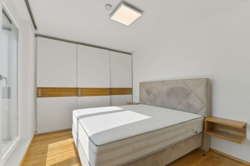 Dachgeschosswohnung mit hochwertigen Ma�m�beln, Terrasse, Klimaanlage & Stellplatz nahe Alten Donau /  / 1220&nbsp;Wien / Bild 1